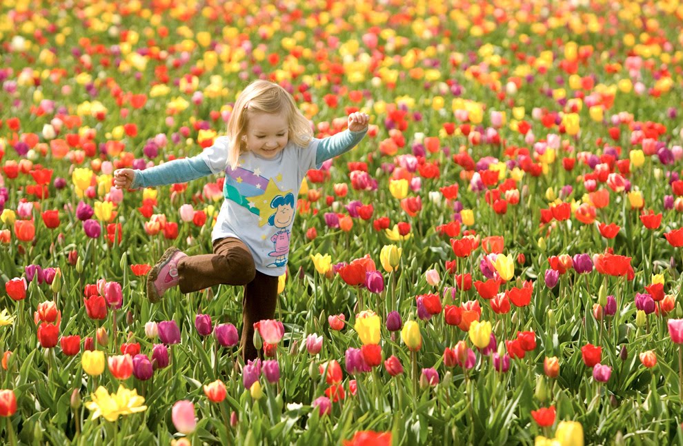 “Deixa que a vida faça contigo o que a primavera faz com as flores!” (Pablo Neruda).
