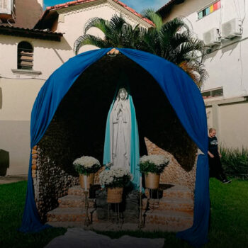 Dia de Nossa Senhora de Fátima é celebrado com terço na Gruta do Convento Sagrado Coração de Jesus, em Pires do Rio