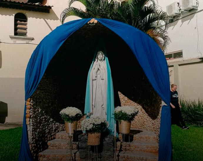 Dia de Nossa Senhora de Fátima é celebrado com terço na Gruta do Convento Sagrado Coração de Jesus, em Pires do Rio