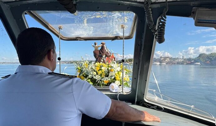 Procissão fluvial com Santo Antônio marca a fé no coração de Brasília