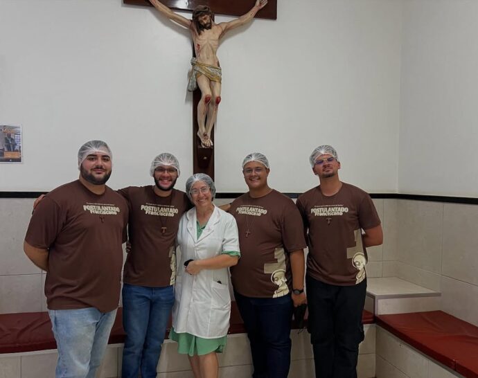 Postulantes iniciam missão pastoral na Santa Casa de Misericórdia de Anápolis (GO)
