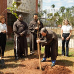 Do silêncio da queda ao florescer da vida: ipês são replantados no Convento São Francisco