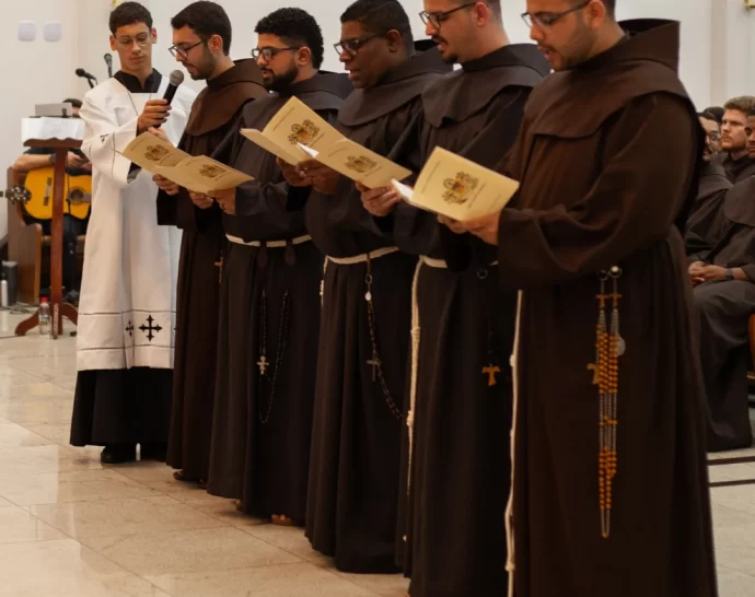 Noviços realizam a Profissão dos Primeiros Votos Religiosos, em Catalão