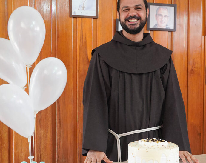 Colaboradores da Sede Provincial celebram 7º aniversário de Ordenação Presbiteral de Frei Rogério