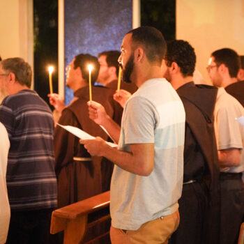 Em clima pascal, frades iniciam  a Pascoela em Anápolis