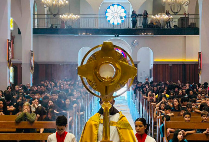 Colégios da Rede Educacional Franciscana celebraram Corpus Christi com alunos, professores e colaboradores