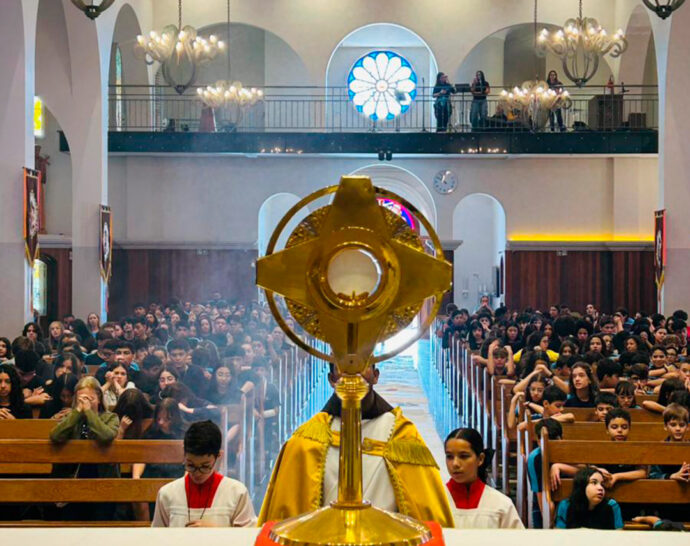 Colégios da Rede Educacional Franciscana celebraram Corpus Christi com alunos, professores e colaboradores