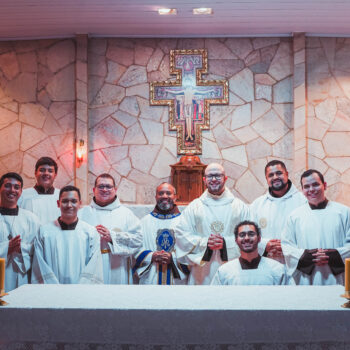 Nossa Senhora Rainha é celebrada durante Encontro Vocacional