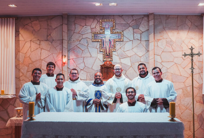 Nossa Senhora Rainha é celebrada durante Encontro Vocacional
