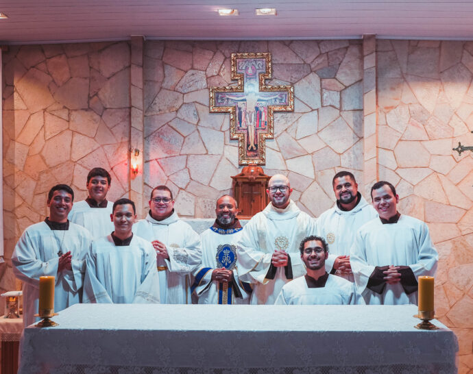 Nossa Senhora Rainha é celebrada durante Encontro Vocacional