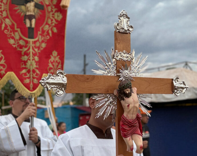 Romaria do Senhor do Bonfim reúne peregrinos em Araguacema e segue até 15 de agosto