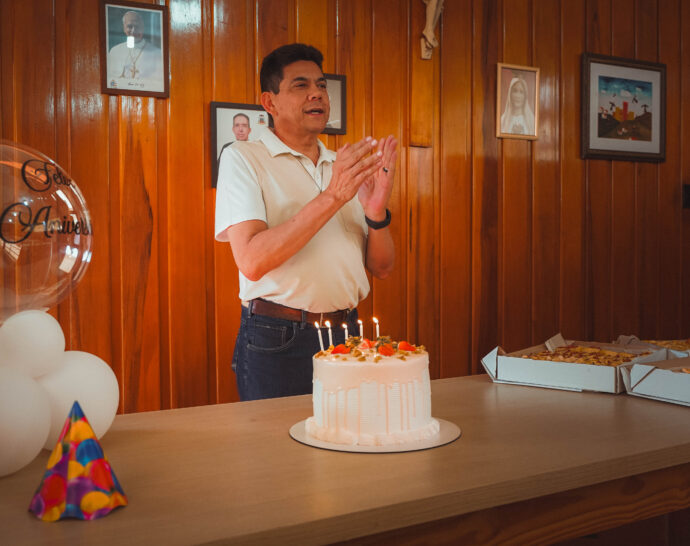 Em clima fraterno, Sede Provincial celebra os 60 anos de Frei Carlos Antônio